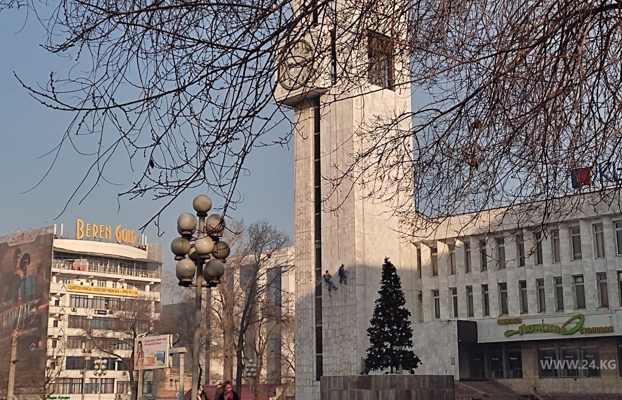 Куранты в центре Бишкека
