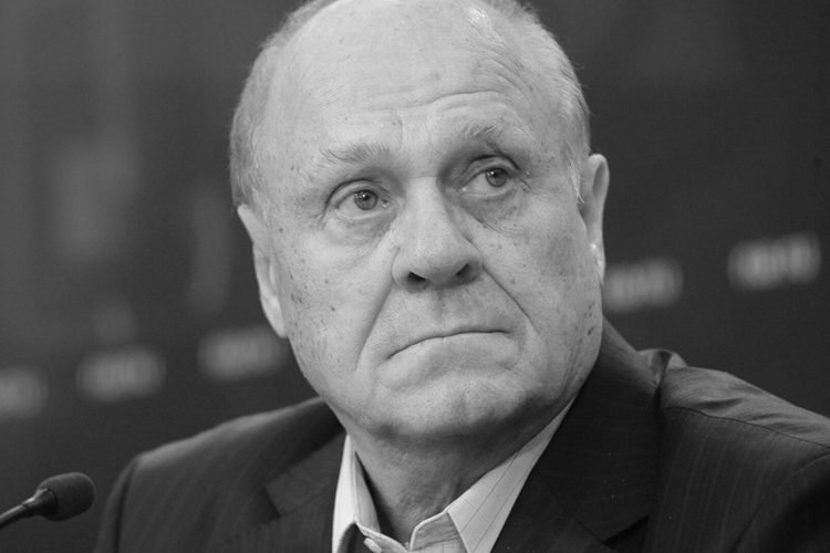 Не стало Владимира Меньшова, уникального режиссера и талантливого актера. Ему был 81 год. Он снял всего пять картин, но одна из них – «Москва слезам не верит» получила «Оскар». А «Любовь и голуби», «Розыгрыш», «Ширли-мырли», «Зависть богов» не менее любимы зрителями