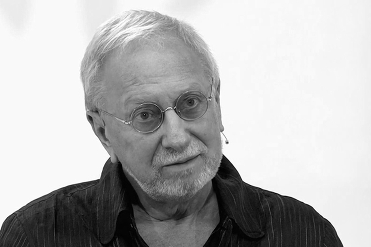 Народный артист РФ Владимир Качан скончался на 74-м году жизни от коронавируса. Он известен как автор песен и актер кино. Именно в его исполнении получила широкую известность «Песня кавалергарда» из кинофильма «Звезда пленительного счастья»