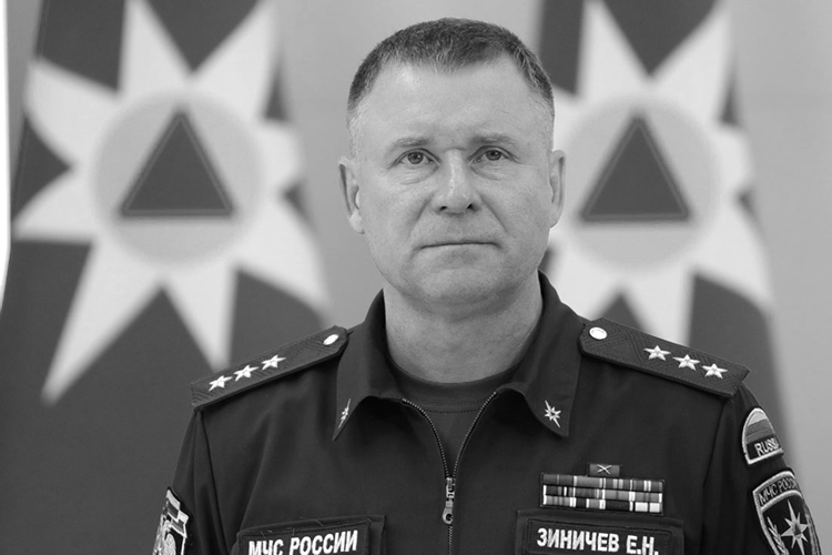 Министр по чрезвычайным ситуациям России Евгений Зиничев трагически погиб при исполнении служебного долга, спасая жизнь человека. Трагедия произошла на межведомственных учениях по защите арктической зоны от чрезвычайных ситуаций в Норильске