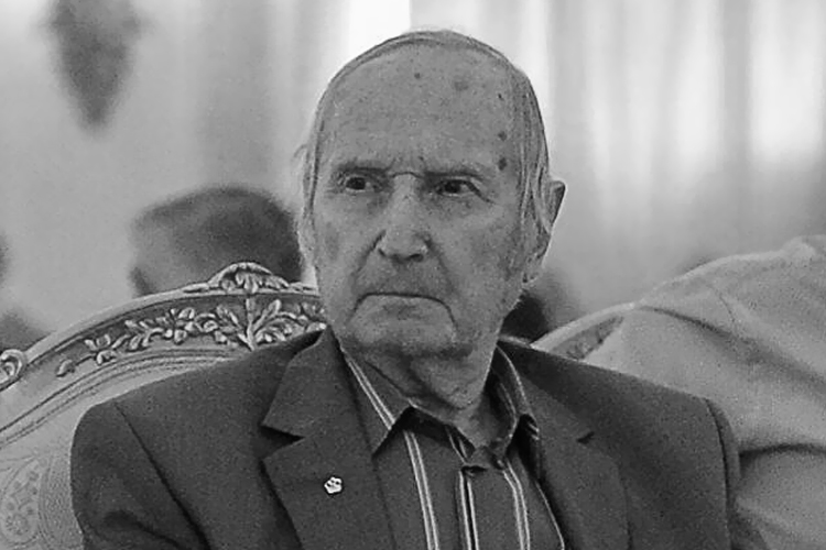 В возрасте 97 лет скончался знаменитый советский хоккеист Виктор Шувалов. Сборная СССР с Шуваловым в составе завоевала золотые медали в первом чемпионате мира в 1954 году в Швеции и два года спустя - на Олимпийских играх в Италии