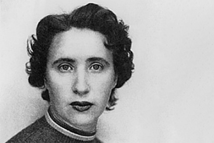 Выдающаяся разведчица Зинаида Батраева скончалась на 99-м году жизни в Москве. В ноябре 1942 года стала младшим оперуполномоченным по Москве и Московской области. В ее обязанности входили встречи с агентурой и вербовка. В октябре 1943 года Зинаида Николаевна начала трудиться во внешней разведке. После войны 25 лет провела в советской резидентуре