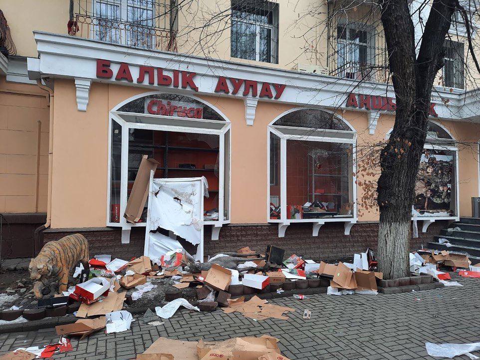 Последствия столкновений в Алматы