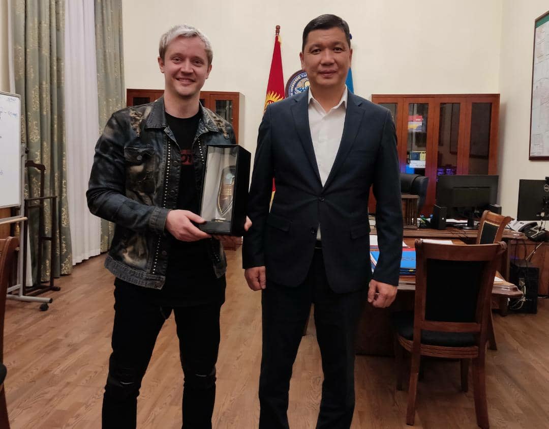 Айбек Джунушалиев и Александр Волкодав