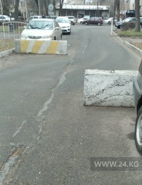 Плиты на улице Баетова