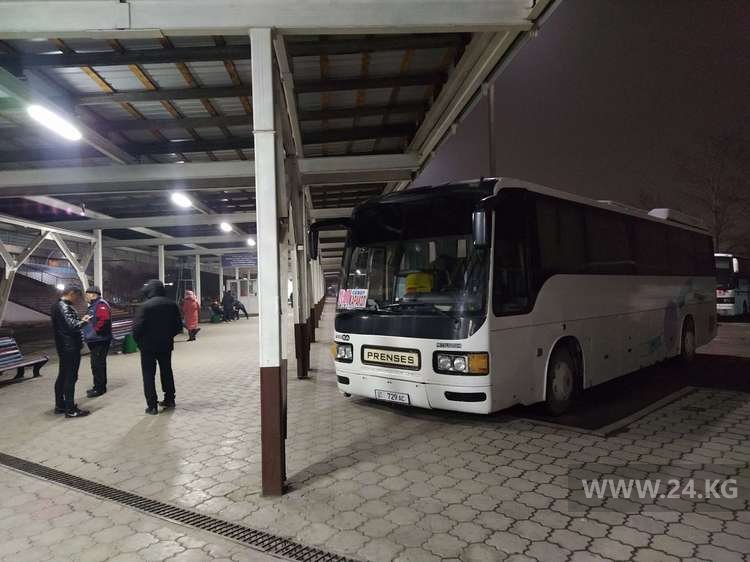 Автобусы на Западном автовокзале Бишкека
