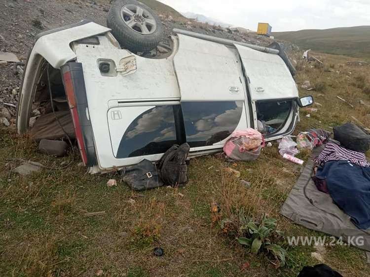 В этой аварии, произошедшей в августе на трассе Бишкек-Ош, погибли девять человек