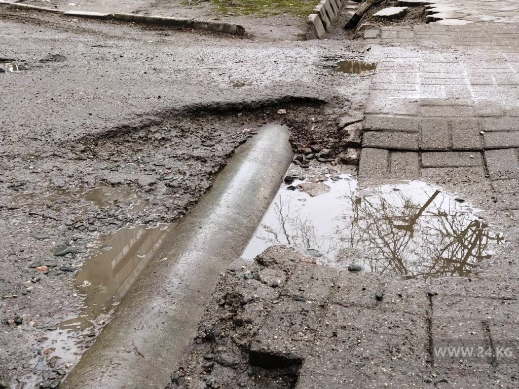 Тротуар в центре Бишкека