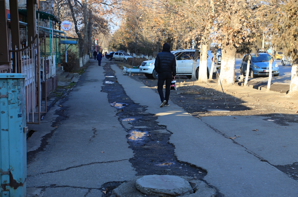 Тротуары на центральных улицах Оша