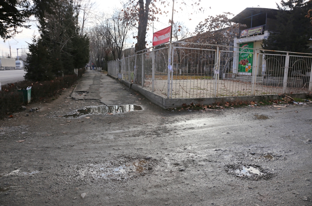 Тротуары на центральных улицах Оша