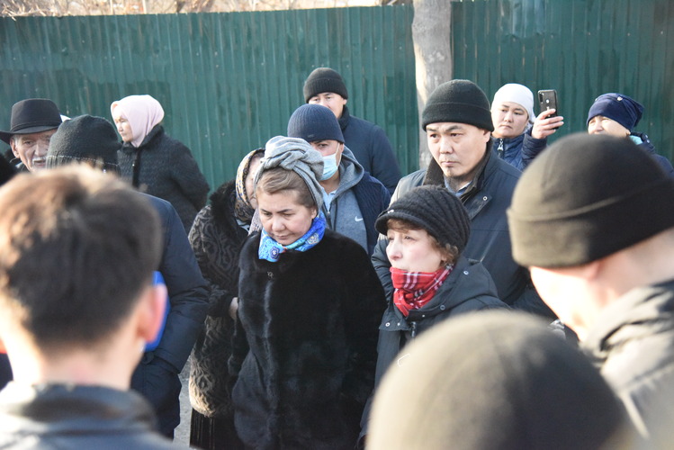 Жители многих домов оказались в подвешенном состоянии