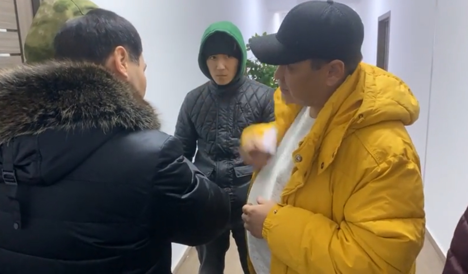 Адвоката не пропускают