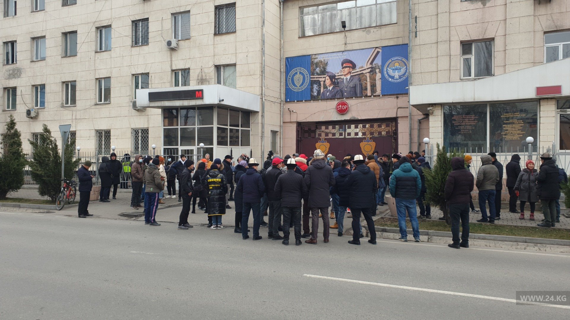 Митинг в поддержку акына Болота Назарова