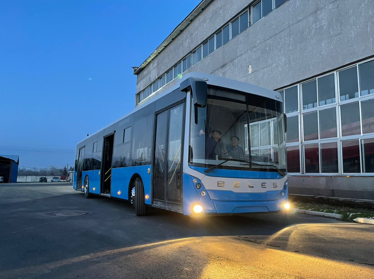 В Кыргызстане выпущен первый пассажирский автобус BELES