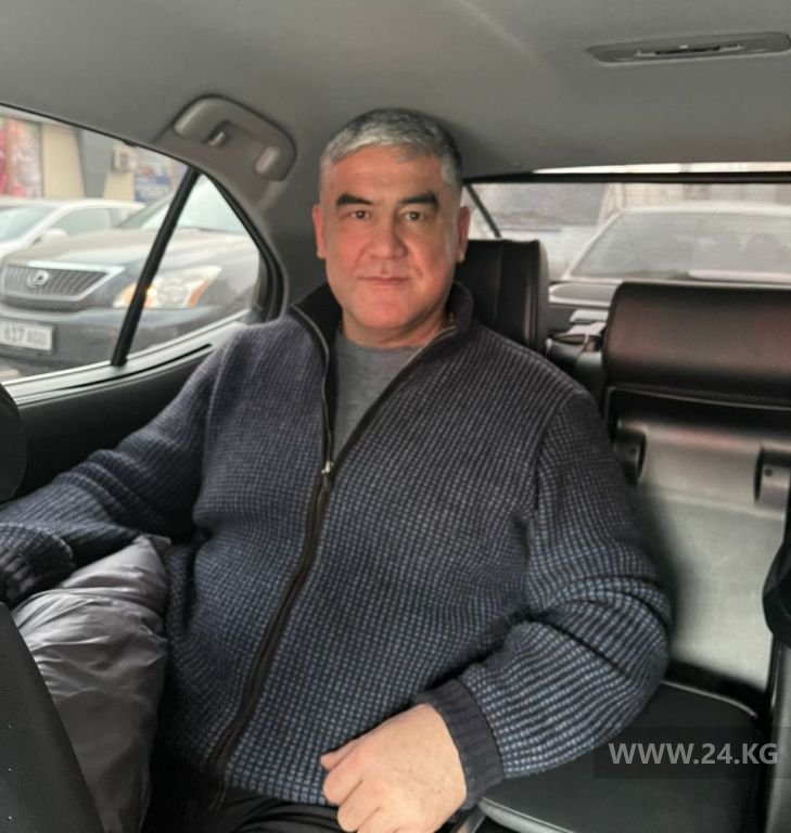 Курсан Асанов отпущен под домашний арест