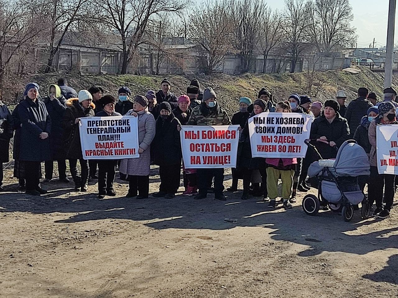 В Бишкеке проходит митинг горожан, требующих узаконить их участки