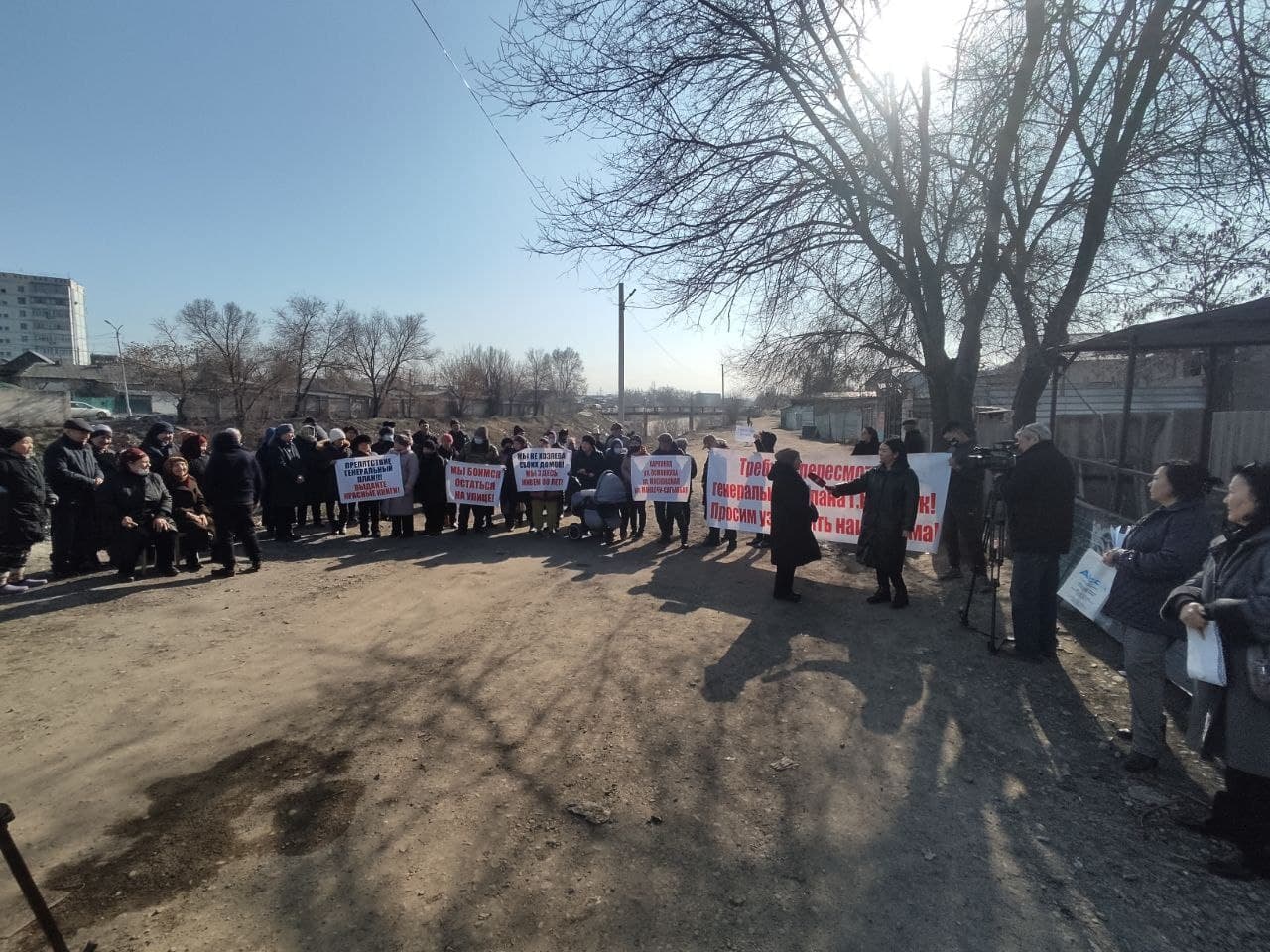 В Бишкеке проходит митинг горожан, требующих узаконить их участки