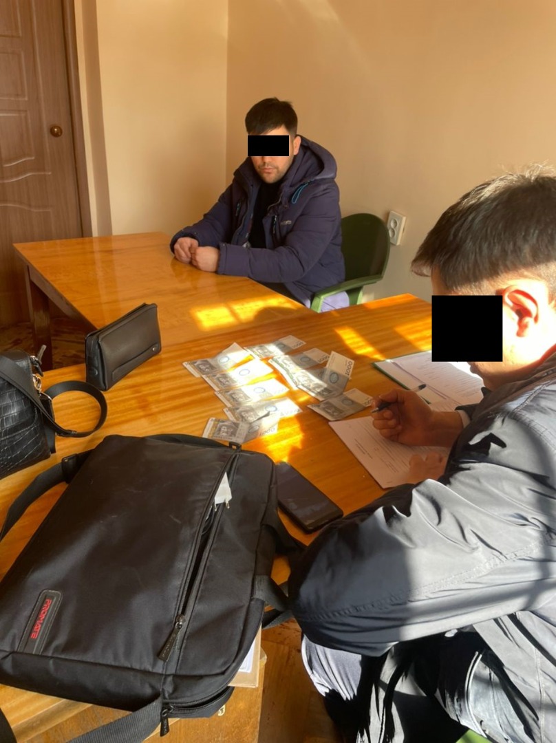 Гражданин РТ попытался дать взятку
