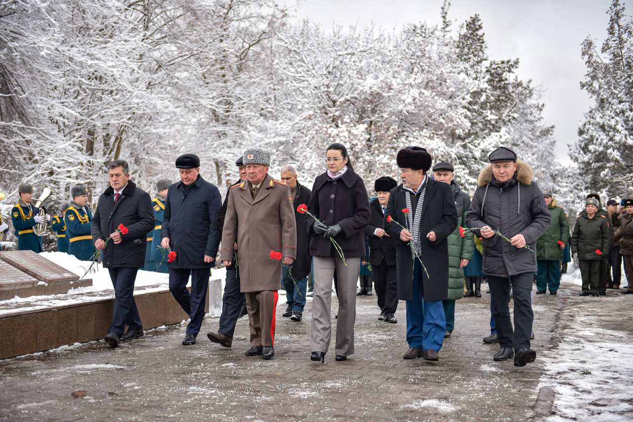 В Бишкеке прошел митинг-реквием, посвященный 33-й годовщине вывода Советских войск из Афганистана