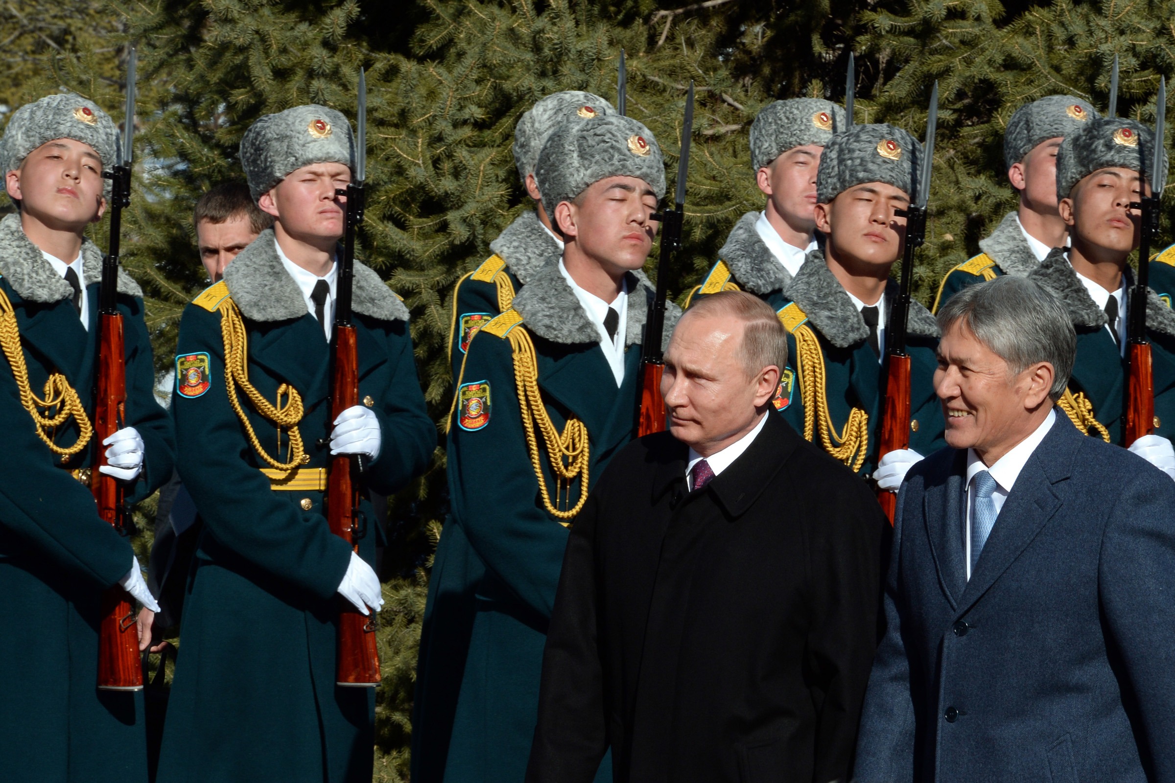 Аппарата президента КР. У Алмазбека Атамбаева приподнятое настроение, он много улыбался во время встречи