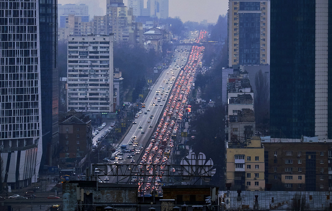 На выезде из Киева образовались многокилометровые пробки