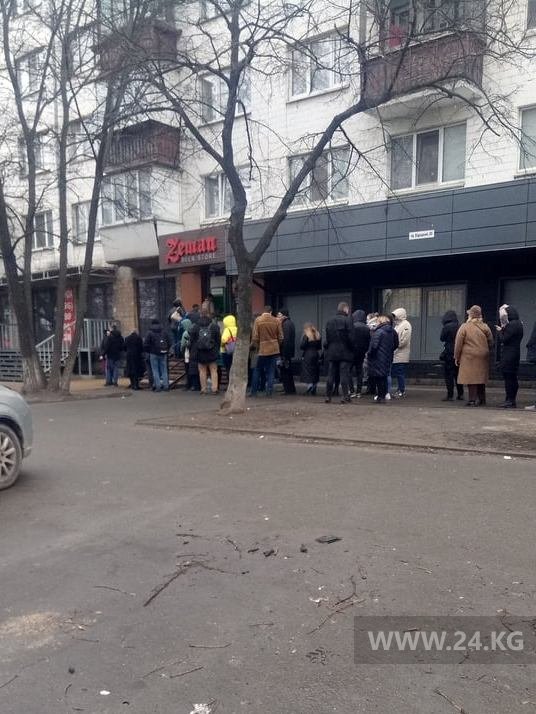 Очереди в магазины в Киеве