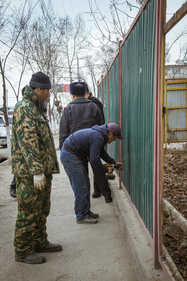 В Оше продолжают демонтировать незаконные ограждения