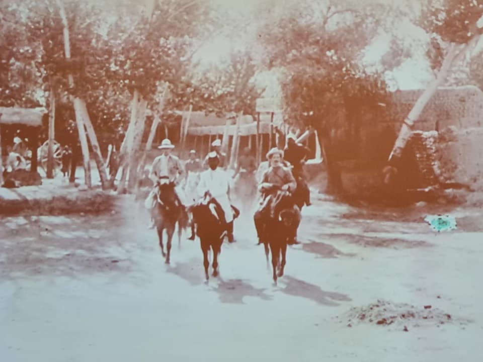 Фотография, сделанная летом 1906 года в Кыргызстане
