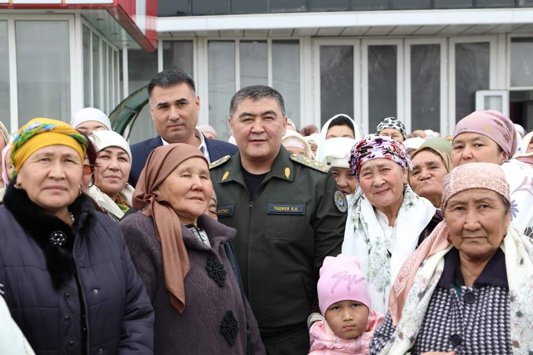 Камчыбек Ташиев поздравил матерей-героинь с 8 Марта