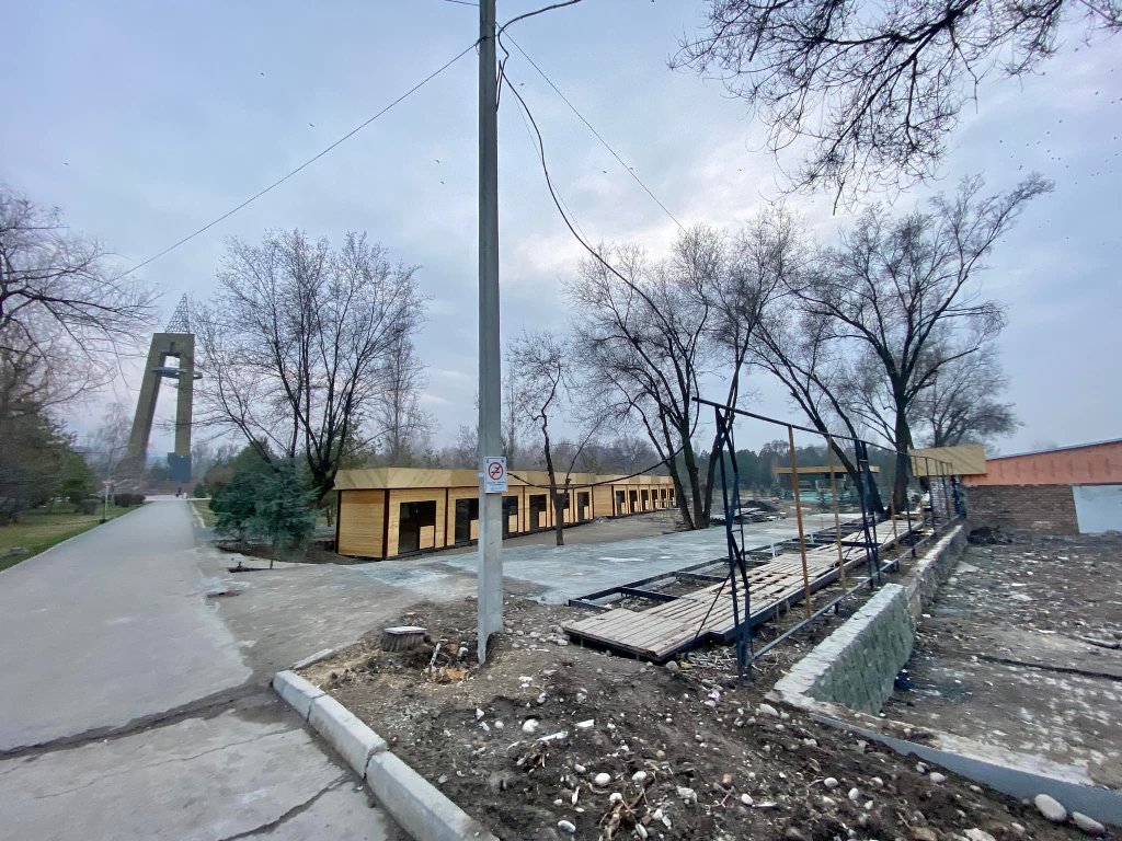 Строительство в парке Победы в Бишкеке