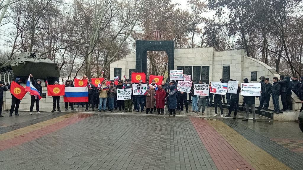В Оше прошел митинг в поддержку России