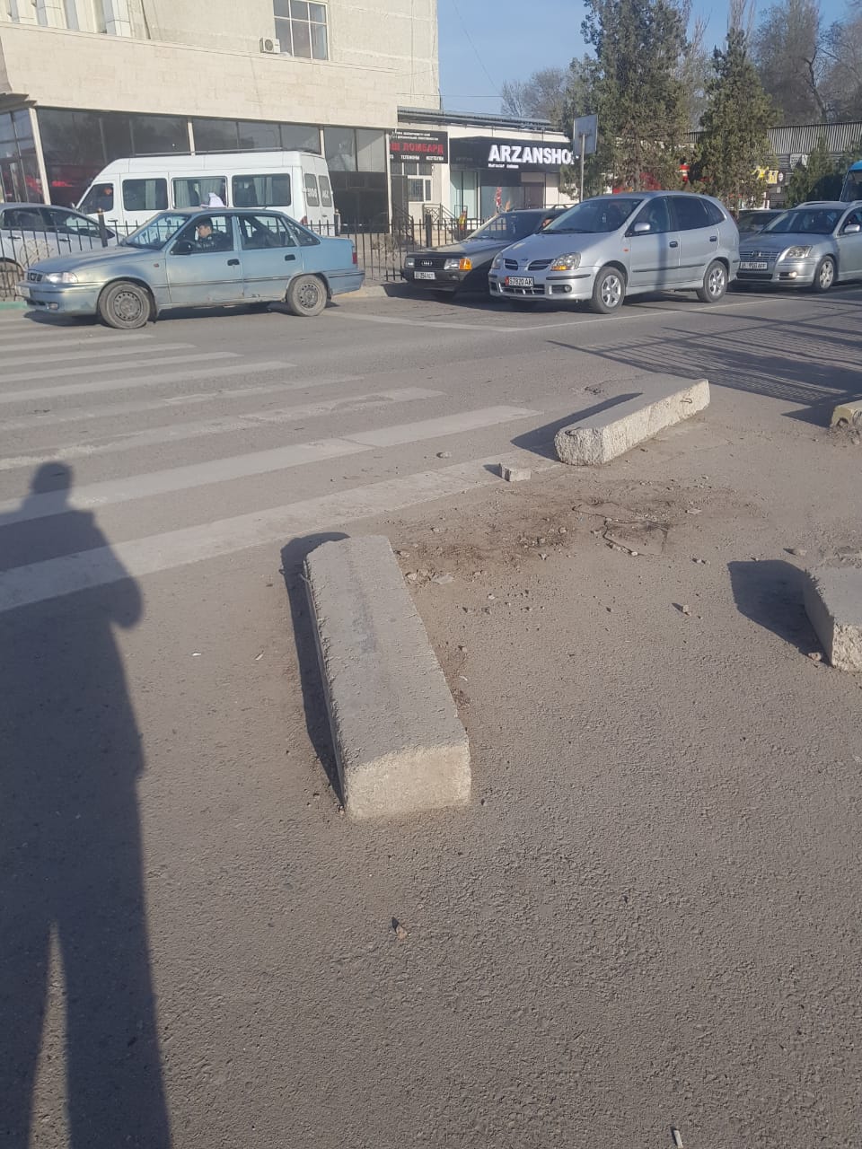Жители Канта жалуются на остатки строительного мусора в центре города