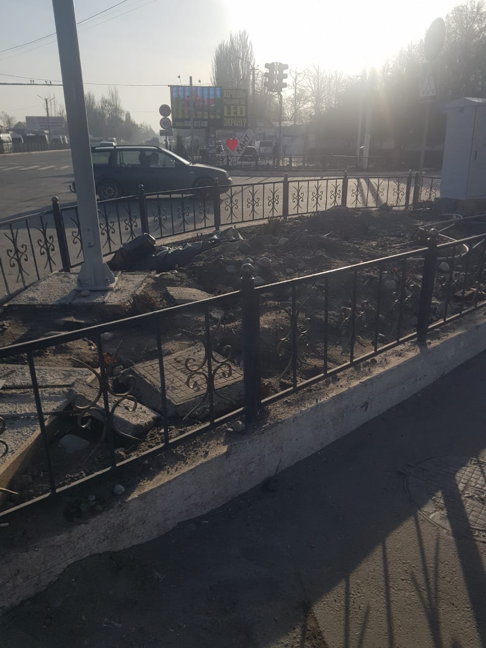 Жители Канта жалуются на остатки строительного мусора в центре города