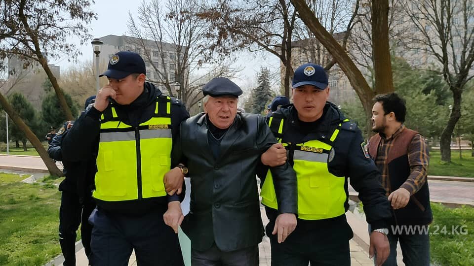 Участников митинга задержали