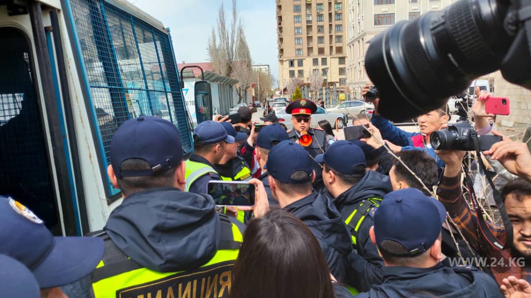 Участников митинга задержали