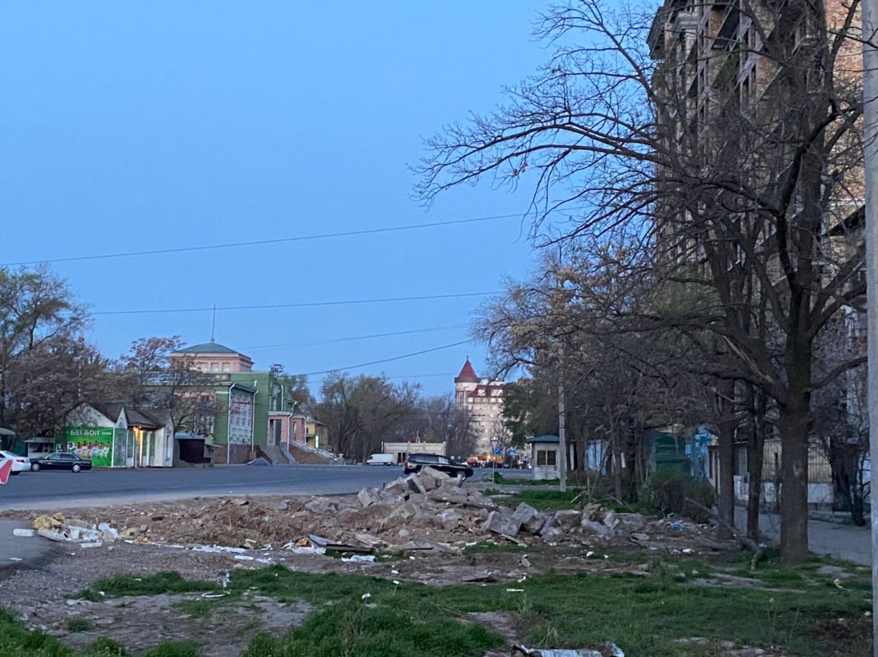 На улице Туголбая Ата наконец-то снесли кафе