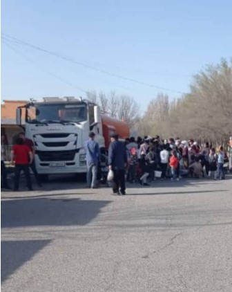 Жители Токмака жалуются на отключение холодной воды