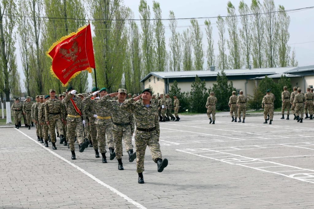 В Кыргызстане наградили миротворцев, участвовавших в миссии ОДКБ в Казахстане