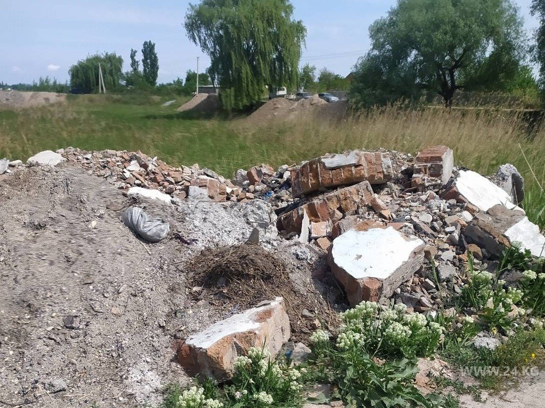Свалка на месте озер в селе Достук