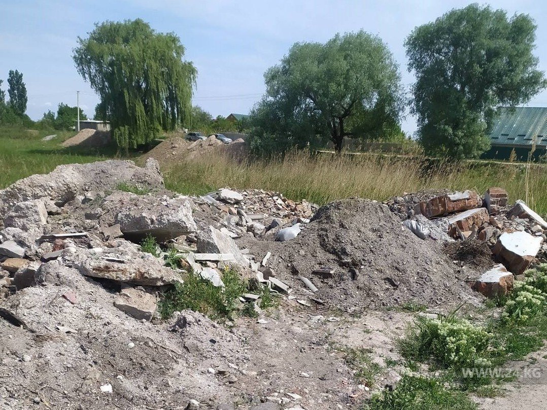 Свалка на месте озер в селе Достук