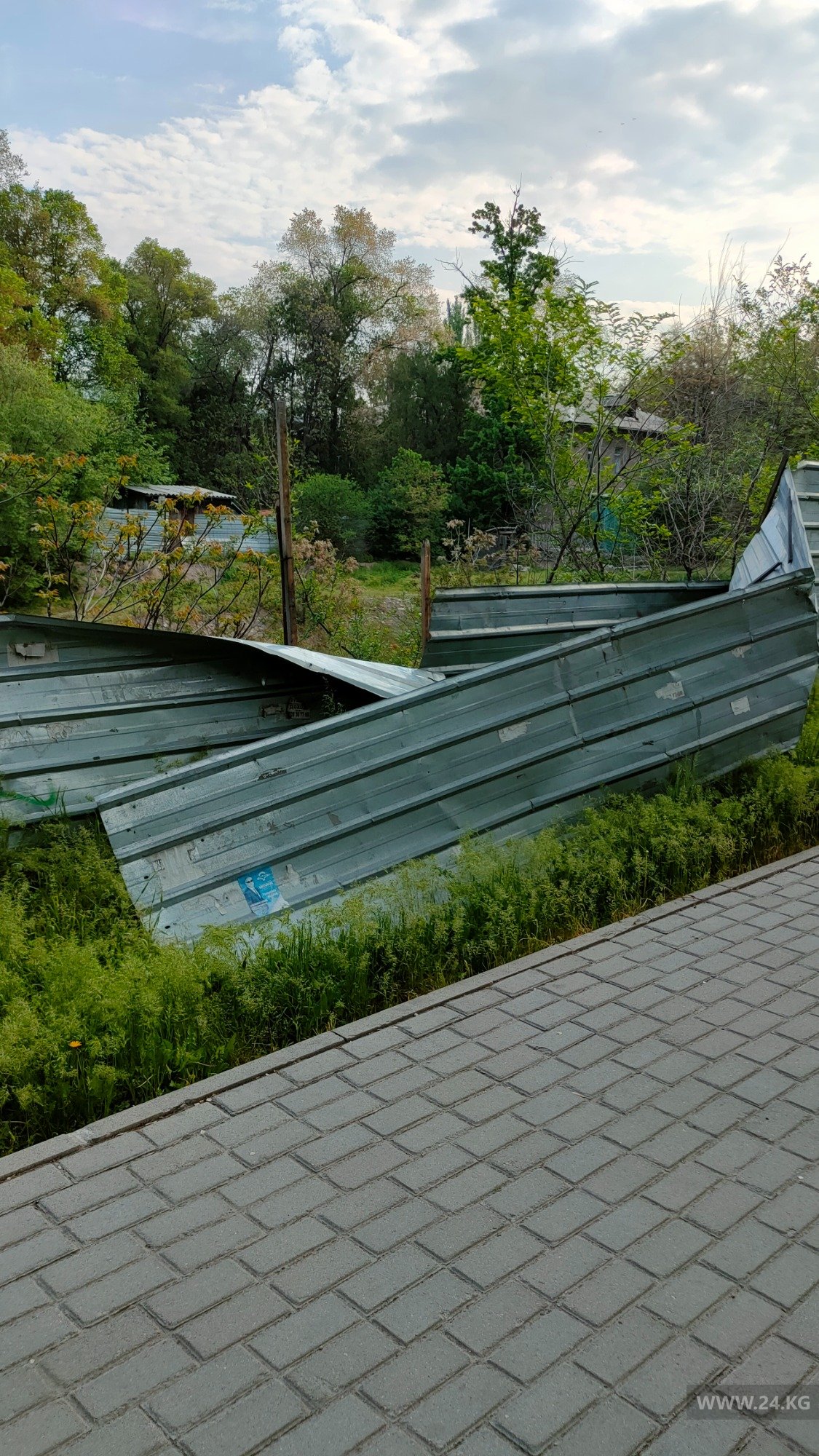 Сломанный забор