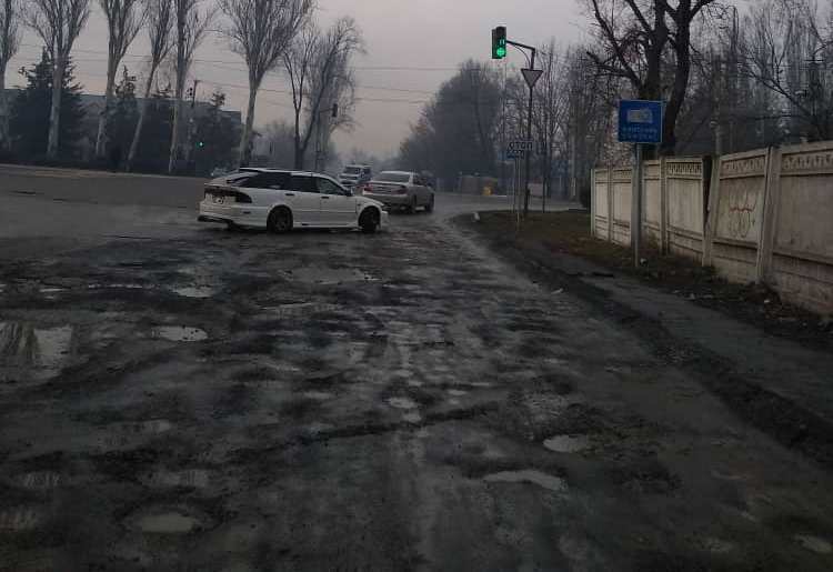 Дорога в ямах