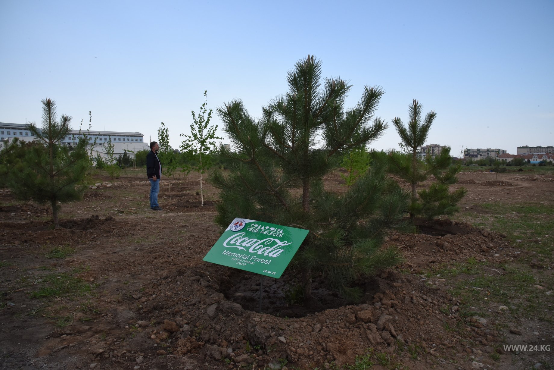 В Бишкеке прошла официальная церемония открытия леса Coca-Cola Memorial Forest