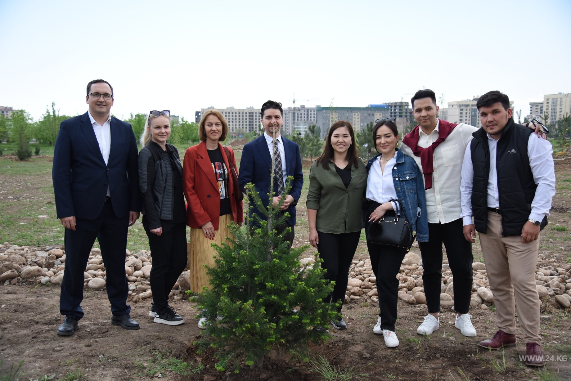 В Бишкеке прошла официальная церемония открытия леса Coca-Cola Memorial Forest