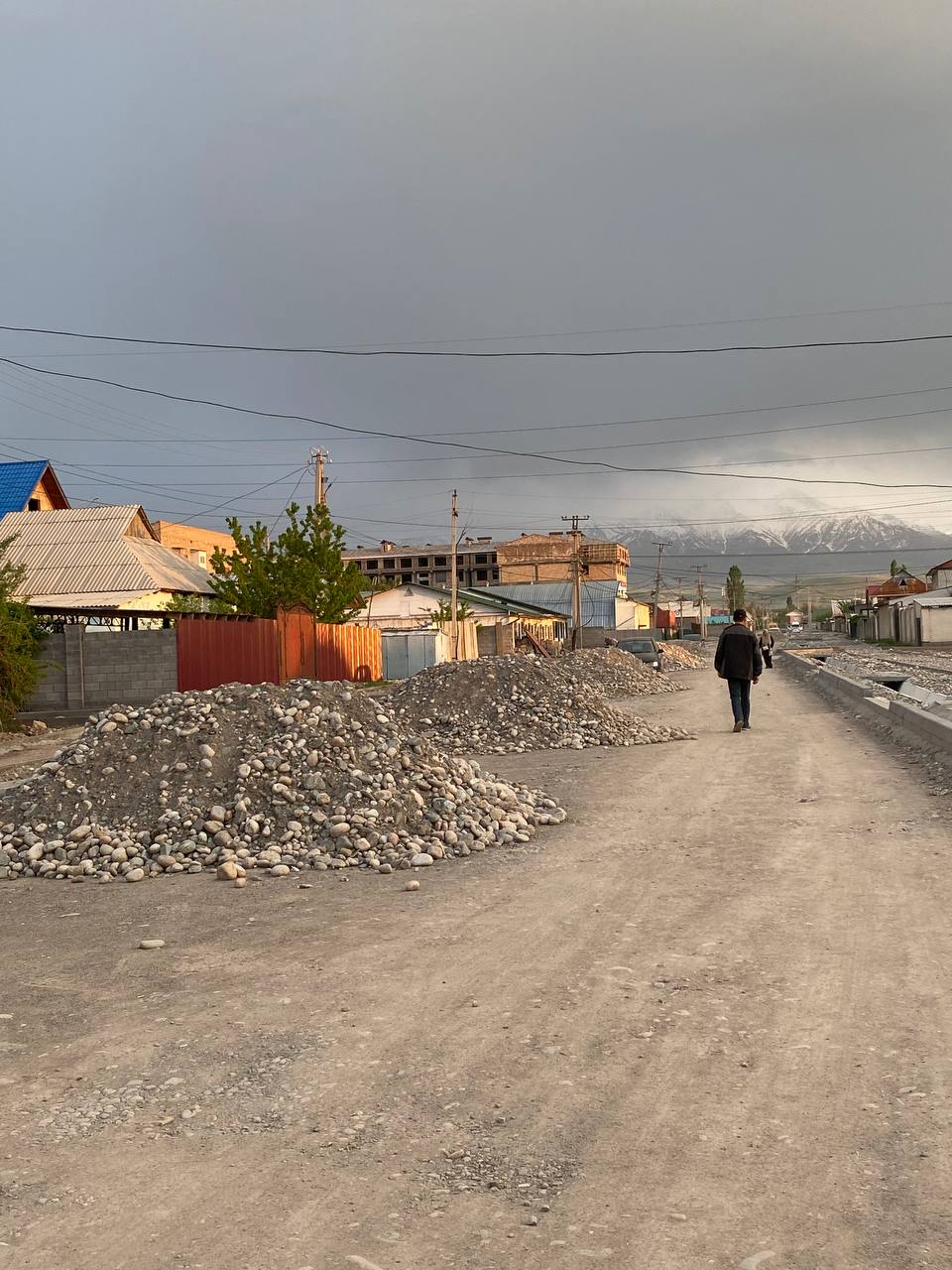 Горожанин жалуется на затянувшийся ремонт дороги на улице Тимура Фрунзе