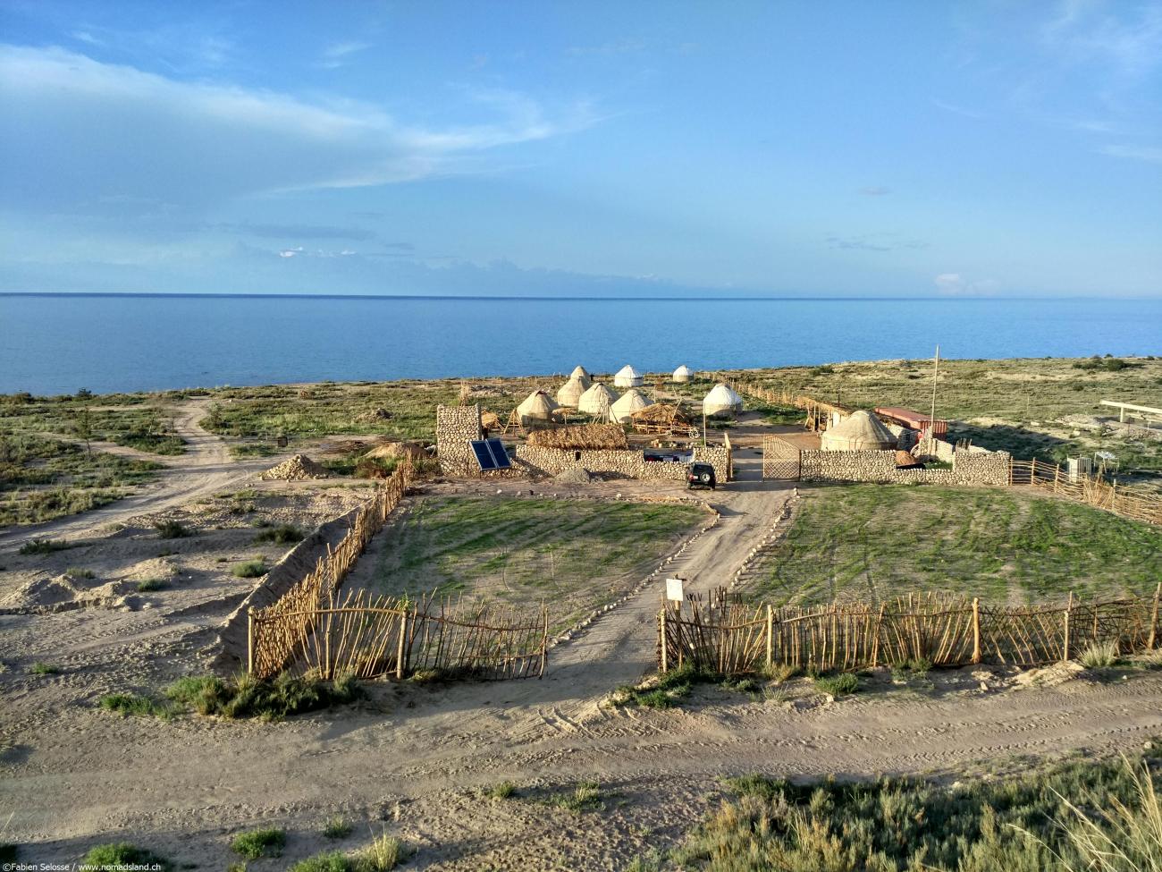 Юрточный городок на южном берегу Иссык-Куля