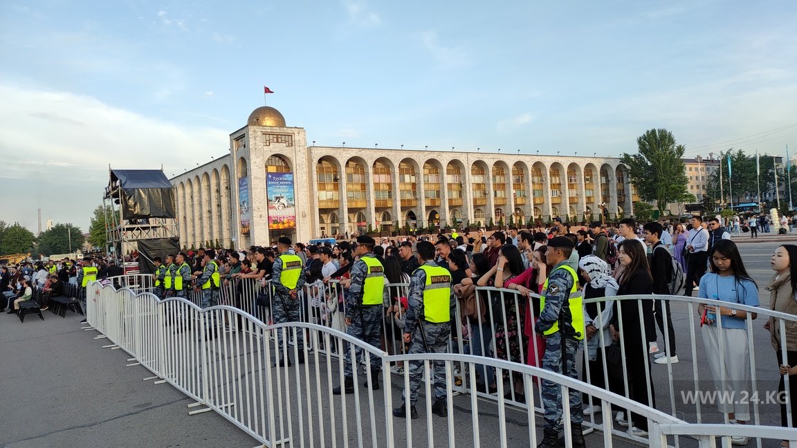 Концерт на площади Ала-Тоо