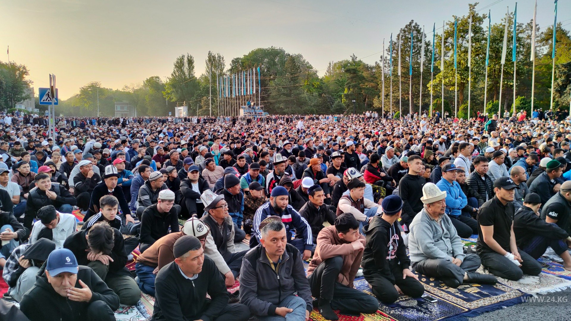 Праздничный Айт намаз на Старой площади