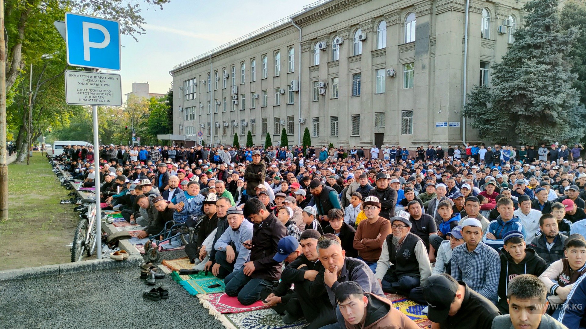 Праздничный Айт намаз на Старой площади
