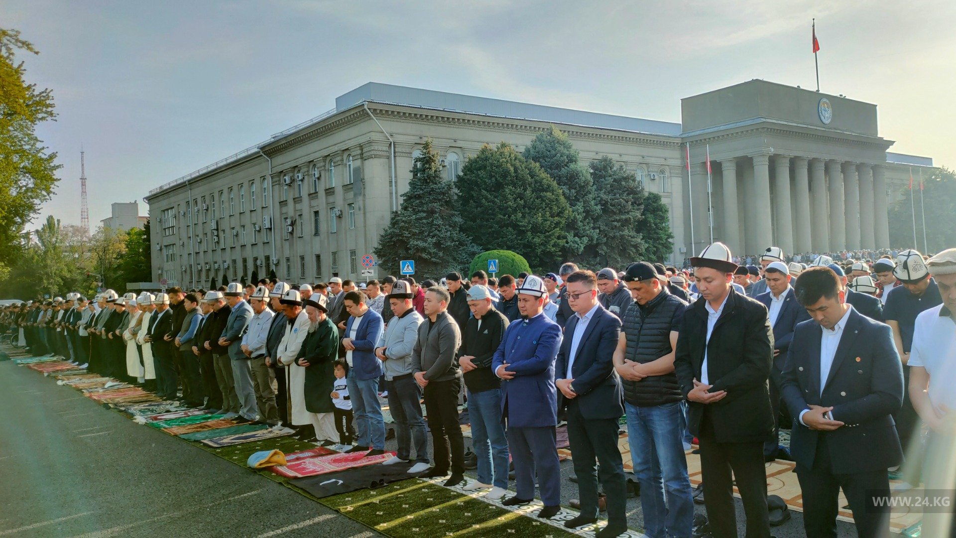Праздничный Айт намаз на Старой площади